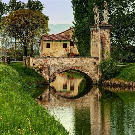 paesaggio rurale calabrese e borgo di Caulonia