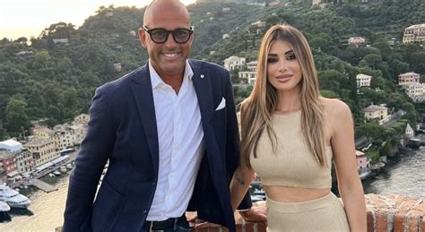 Stefano Bettarini in abbigliamento sportivo e televisivo