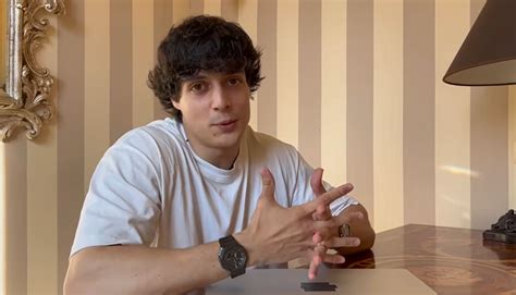 Luis Sal durante una ripresa video