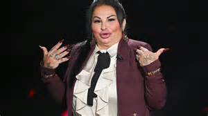 Ritratto di Rita De Crescenzo riflette la sua resilienza
