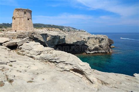 Torre Cesarea veduta architettonica della fortificazione cinquecentesca sul mare