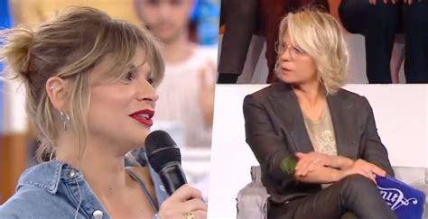 Maria De Filippi e Alessandra Amoroso durante una puntata di Amici