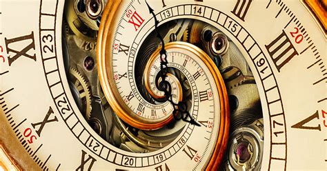 Documenti e orologio che indicano il tempo