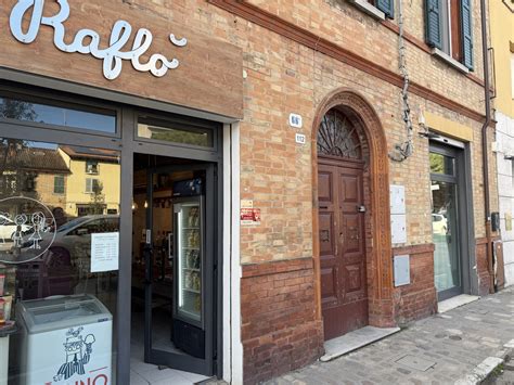 interni della Gastronomia Raflò a Ravenna