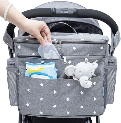 Borsa da passeggino con un materassino fasciatoio piegato all'interno