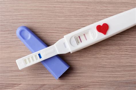 Confronto tra test di ovulazione positivo e test di gravidanza positivo