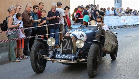 Auto d'epoca in parata alle Mille Miglia