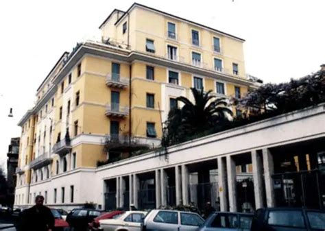 Veduta esterna del complesso residenziale di via Poma 2 a Roma