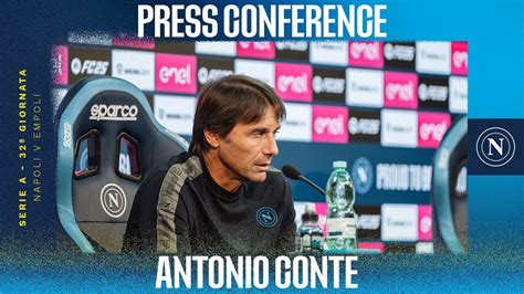 Antonio Conte durante una conferenza stampa