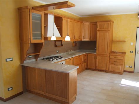 Interni su misura in legno per cucina