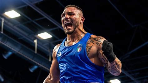Diego Lenzi in allenamento in palestra