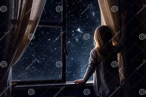 Una donna pensierosa che guarda fuori da una finestra, simboleggiando la riflessione interiore.