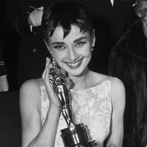 Audrey Hepburn con l'Oscar per Vacanze Romane