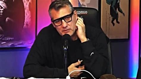 Christian Vieri durante una diretta streaming della Bobo TV