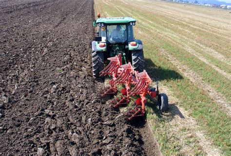 Confronto tra lavorazione tradizionale con aratro e cover crop