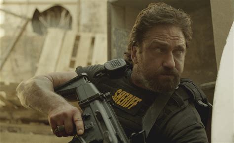 Gerard Butler in una scena d'azione