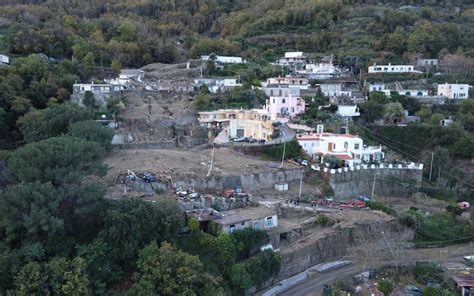 Veduta aerea dei soccorsi a Casamicciola dopo il sisma