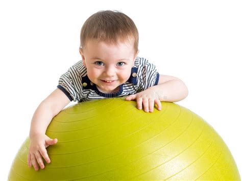 Bambino che fa esercizio fisico