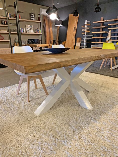 Tavolo artigianale in legno di faggio con design moderno