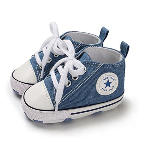 Esempio di assortimento scarpe per neonati in un punto vendita