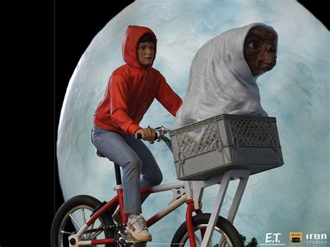 E.T. e Elliott sulla bicicletta al chiaro di luna