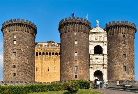 pianta storica e architettura del Maschio Angioino a Napoli