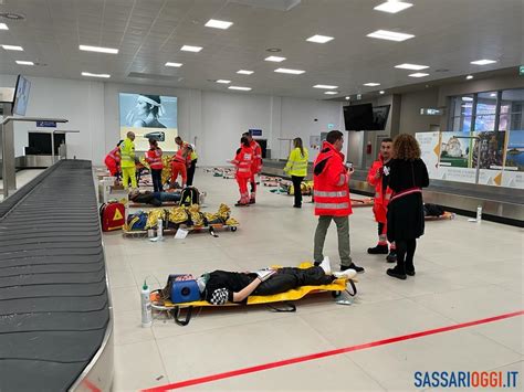 Immagine di un'esercitazione di emergenza all'aeroporto di Alghero