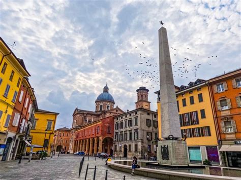 Esterno del negozio Favole situato nel centro storico di Reggio Emilia