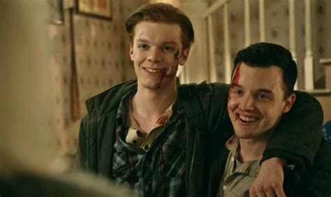 Ian Gallagher e Mickey Milkovich in una scena di Shameless