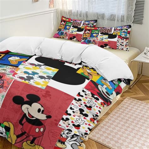 Crib duvet cover with Mickey Mouse