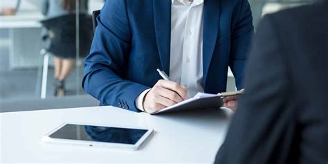 dettaglio di un lavoro a maglia finito dopo il processo di bloccaggio su asciugamano