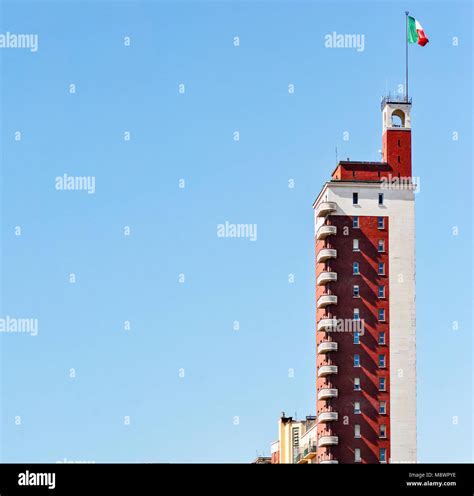 Dettaglio architettonico della Torre Littoria e dei porticati di Fertilia