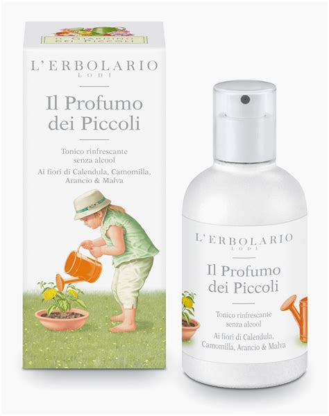 Dettaglio dei flaconi della linea Il Giardino dei Piccoli, che evidenzia la sicurezza e la naturalità degli ingredienti