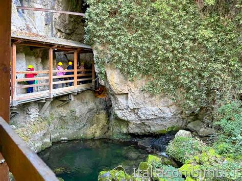 Biglietteria e ingresso delle Grotte di Stiffe