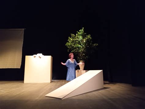 rappresentazione teatrale di un monologo drammatico