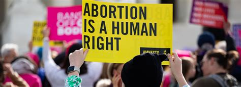 Manifestazione per il diritto all'aborto davanti alla Corte Suprema