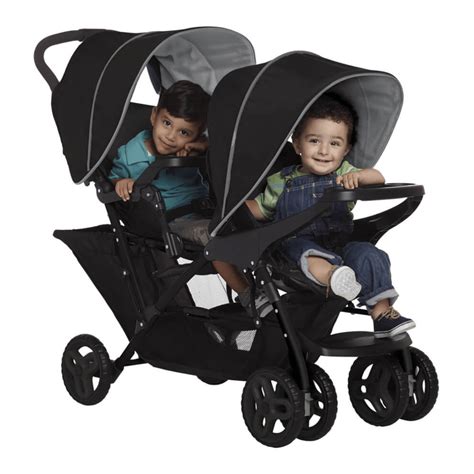 Passeggino gemellare compatto in un parco cittadino