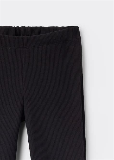 Leggings termici bambina in un ambiente invernale
