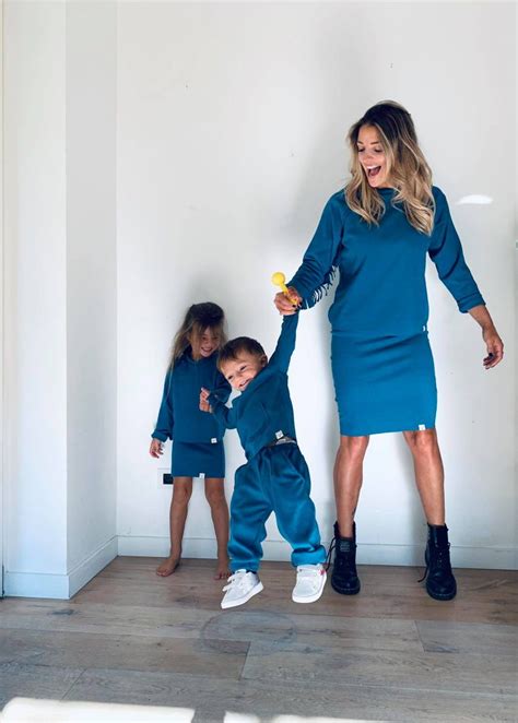 Esempio di outfit coordinato tra madre e figlia