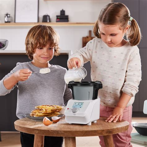 Bambini che cucinano con il Monsieur Cuisine