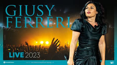 Giusy Ferreri in una performance live estiva