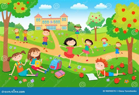 bambini che giocano in un giardino scolastico