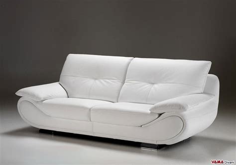 divano in pelle bianca