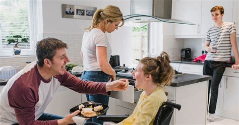 simbolo di tutela e cura della famiglia nel contesto lavorativo