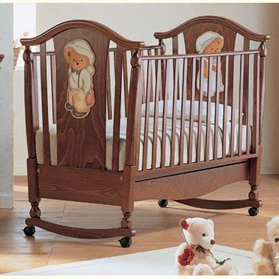 Culla in legno scuro design elegante