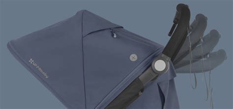 dettaglio del manubrio regolabile in altezza di un passeggino moderno
