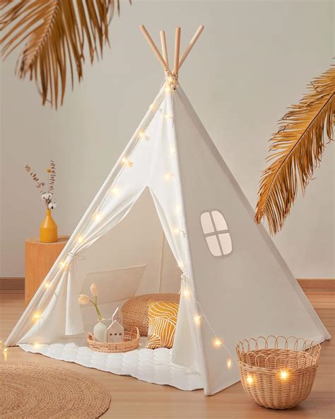 Cameretta con zona gioco e tenda indiana