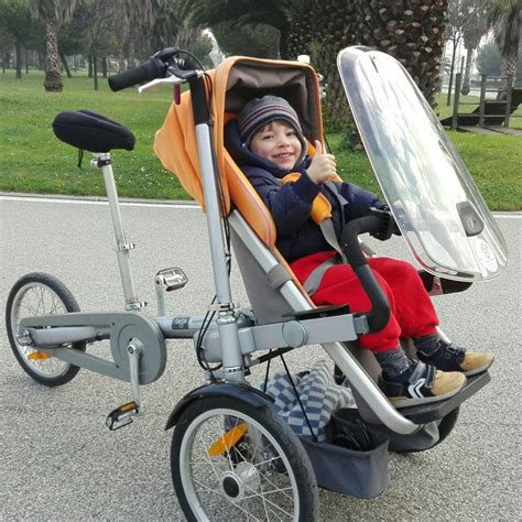 Immagine del modello TAGA bici passeggino in azione