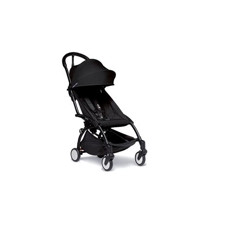 immagine che mostra il passeggino BABYZEN YOYO² con il seggiolino auto agganciato