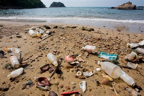 Rifiuti sulla spiaggia